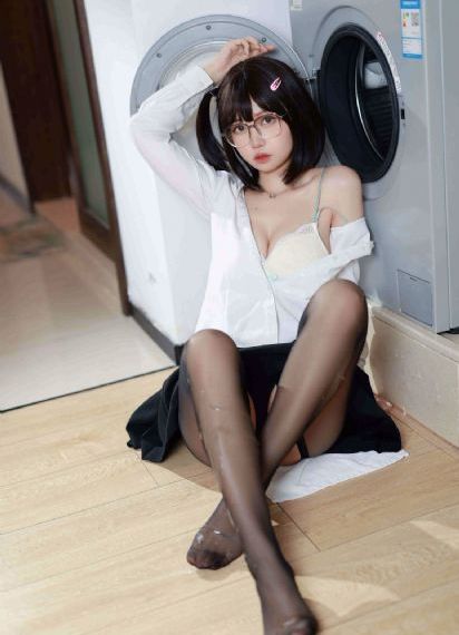 森林里的熊先生在冬眠中
