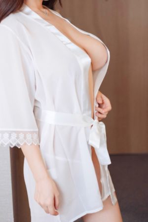 两腿之间
