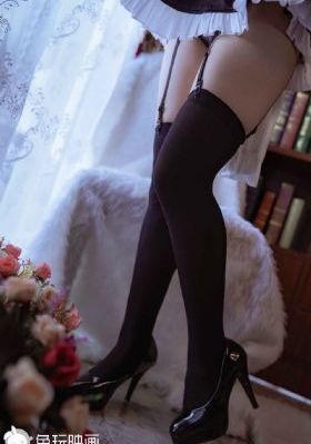 沙滩上的夏娃